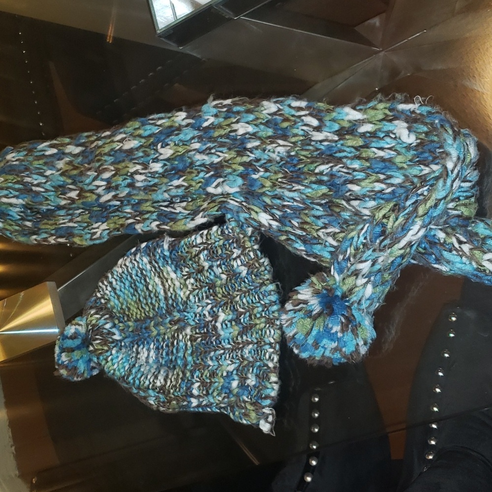 Hat and scarf set